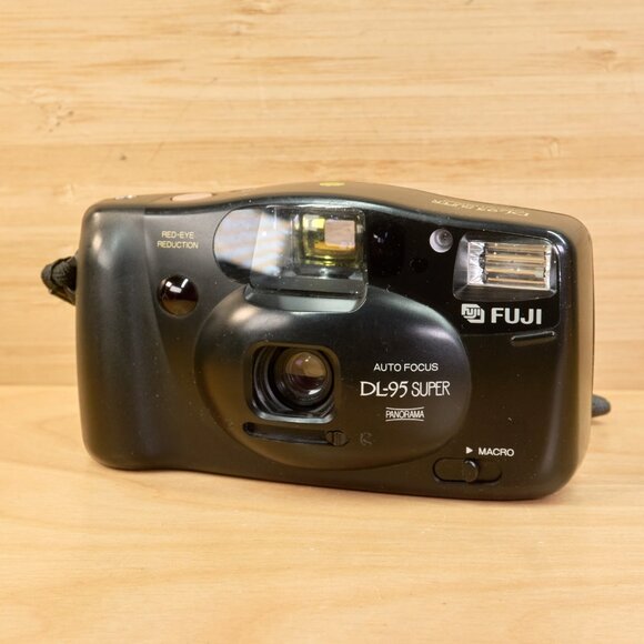 Fujifilm DL-95 Super Autofocus / 35mm Point and Shoot Film Camera / Tested - Picture 2 of 8